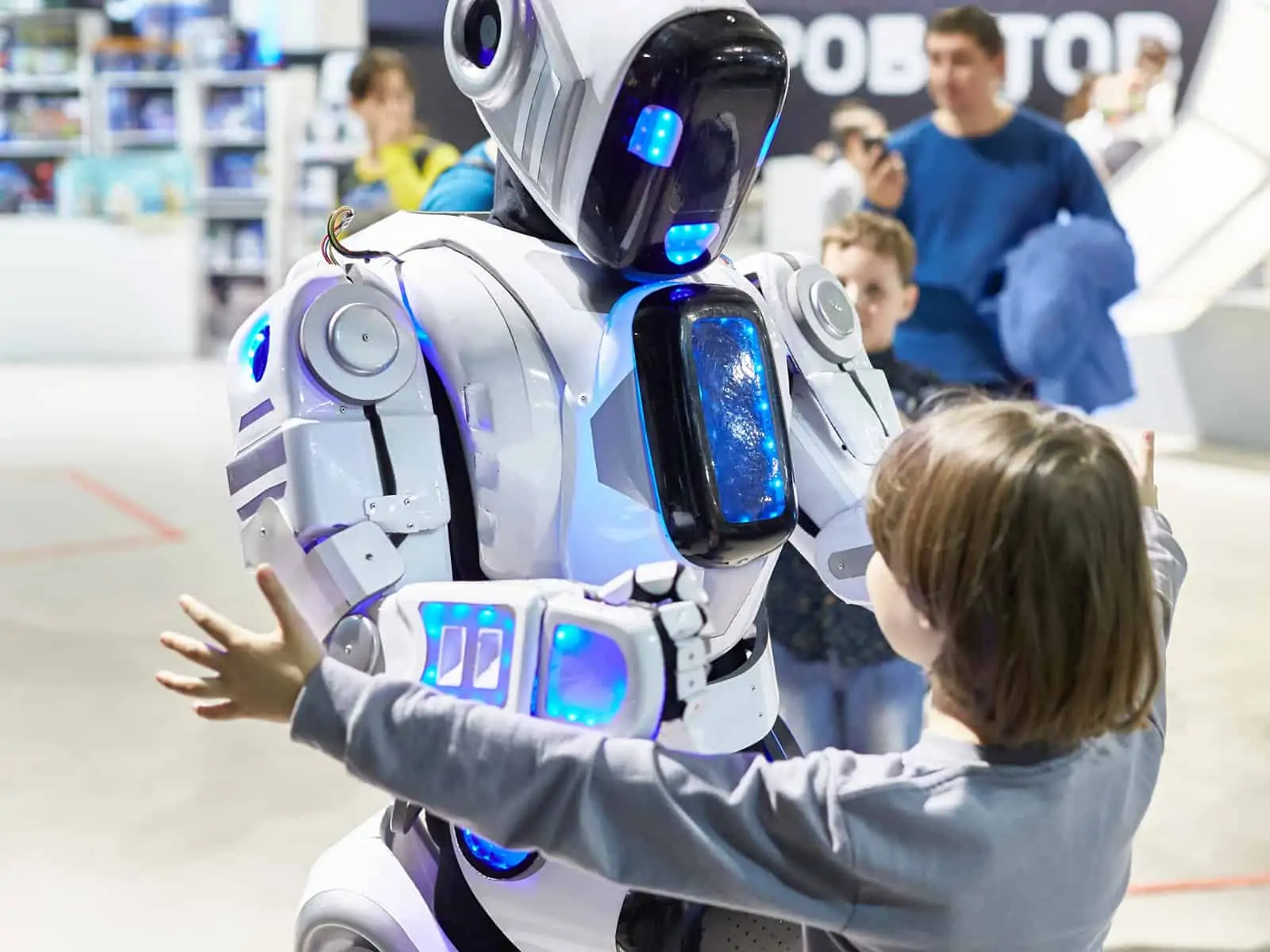 nuevo robot creado para dar abrazos